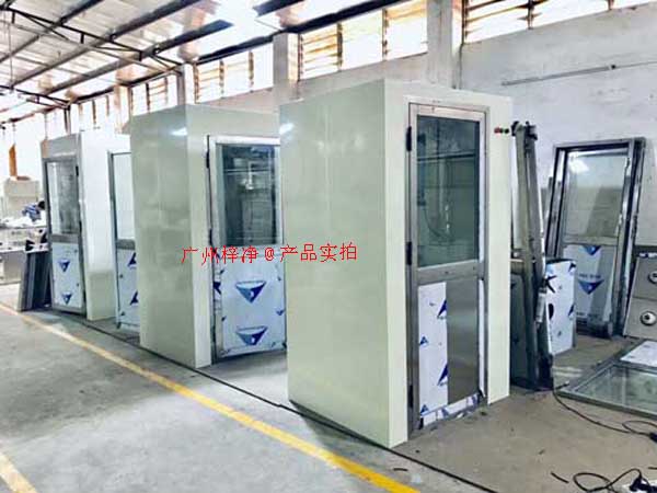 在工業(yè)生產(chǎn)過(guò)程中，風(fēng)淋室作為一種重要的凈化設(shè)備