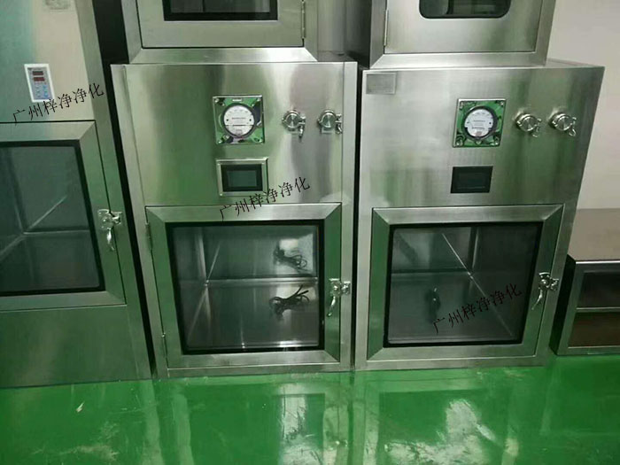 層流傳遞窗適用于需要隔離不同潔凈度級別的房間，如潔凈室與普通房間之間的連接、不同潔凈度級別潔凈室之間的連接等。