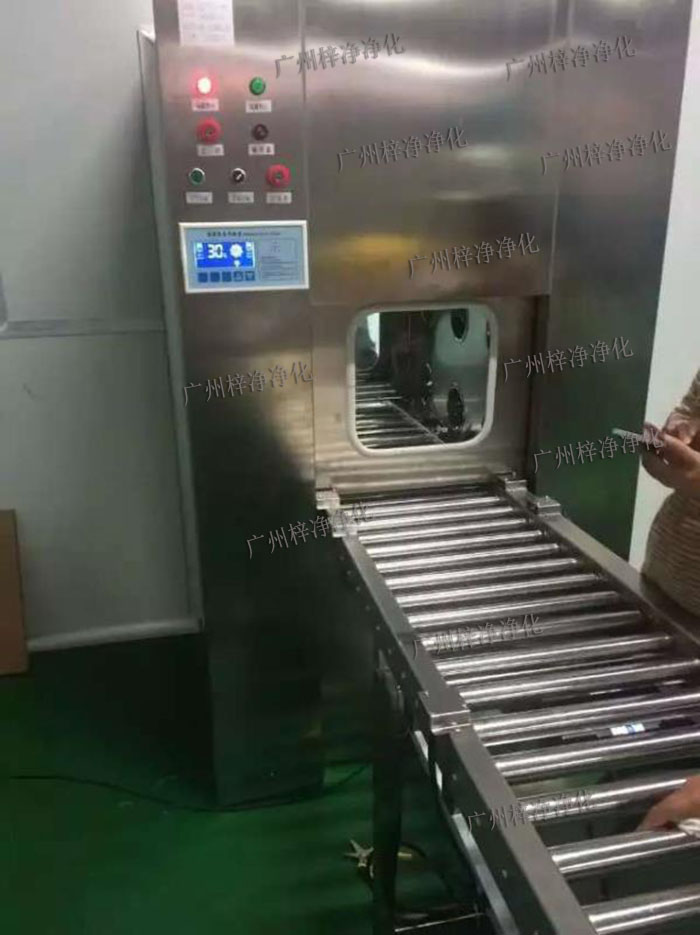 輸送線風(fēng)淋傳遞窗與輸送線貨淋室是潔凈室中用于物品傳遞和空氣凈化的關(guān)鍵設(shè)備。