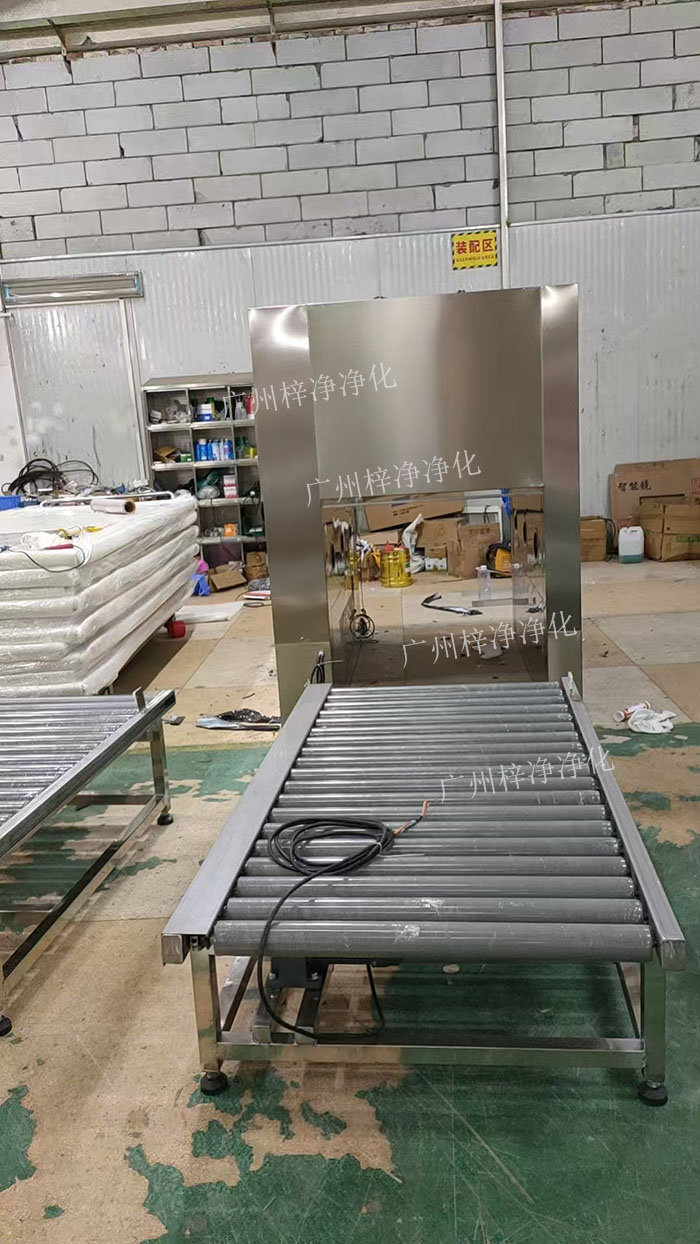 自動門層流傳遞窗可配合輸送線兩端設(shè)有自動門，實現(xiàn)物品的自動進出，減少人工操作。