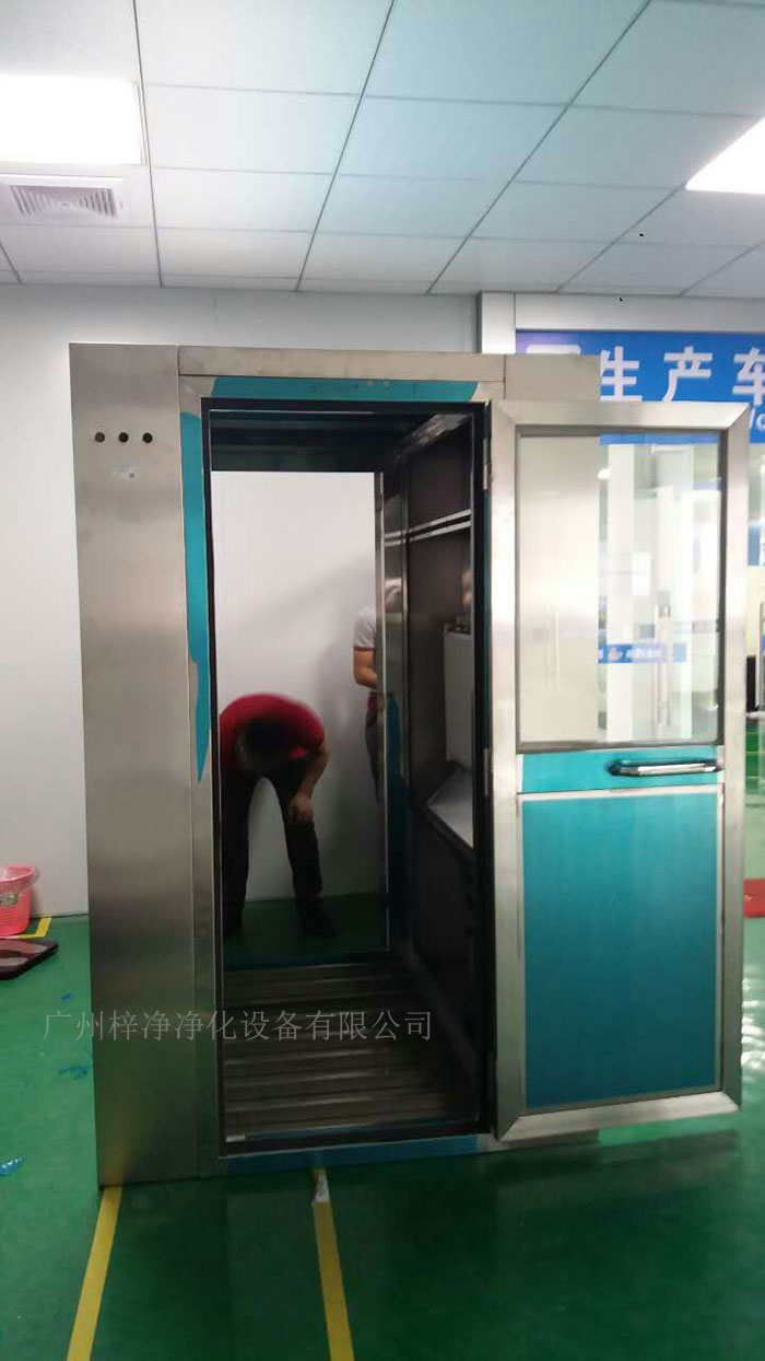 風(fēng)淋室作為潔凈車間防止塵埃污染的關(guān)鍵設(shè)施