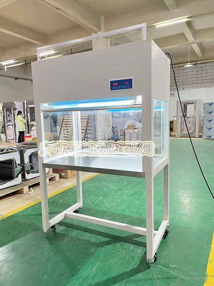 潔凈工作臺是廣泛應用于科研、制藥、生物工程等領域的潔凈設備