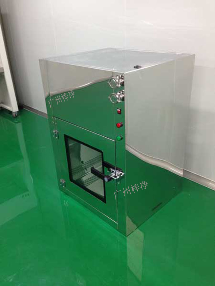 傳遞窗的尺寸應根據車間的具體需求而定，一般應大于操作人員的身體尺寸，確保操作空間。