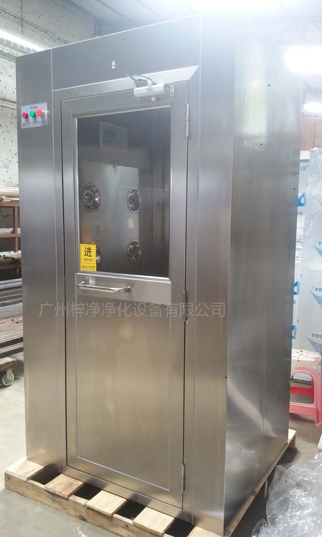 風(fēng)淋室的安裝位置和角度不準確，會影響風(fēng)淋效果和設(shè)備的使用壽命。